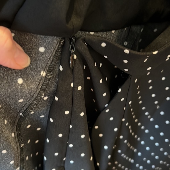 Ann Taylor LOFT Outlet Petite Black & White Polka Dot Wrap Dress, with flare 4P - Picture 5 of 5